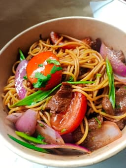 Tallarín Saltado