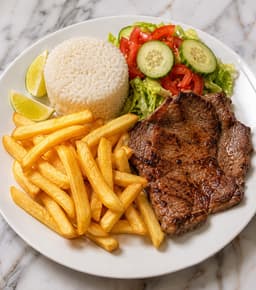 Bistec con Papas, Arroz y Ensalada